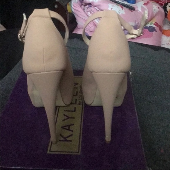 Tan high heels/SOLD - Picture 4 of 5